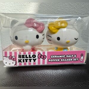 Hello Kitty Ceramic Salt And Pepper Shaker Set